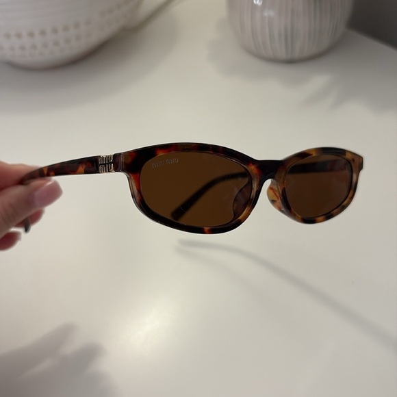 small frame tortoise shell sunglasses - Picture 3 of 3